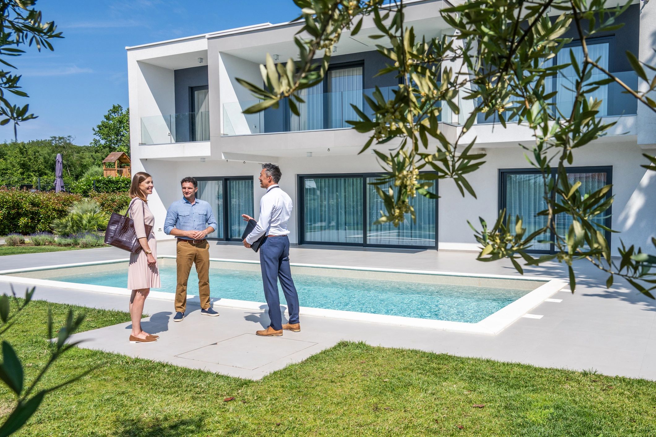 Professional team real estate luxury - Sophia Martinez